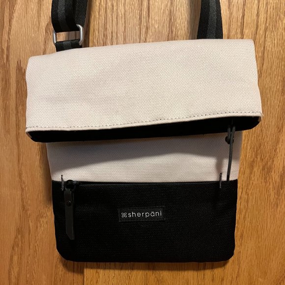 Sherpani Pica Crossbody Purse - Picture 1 of 3